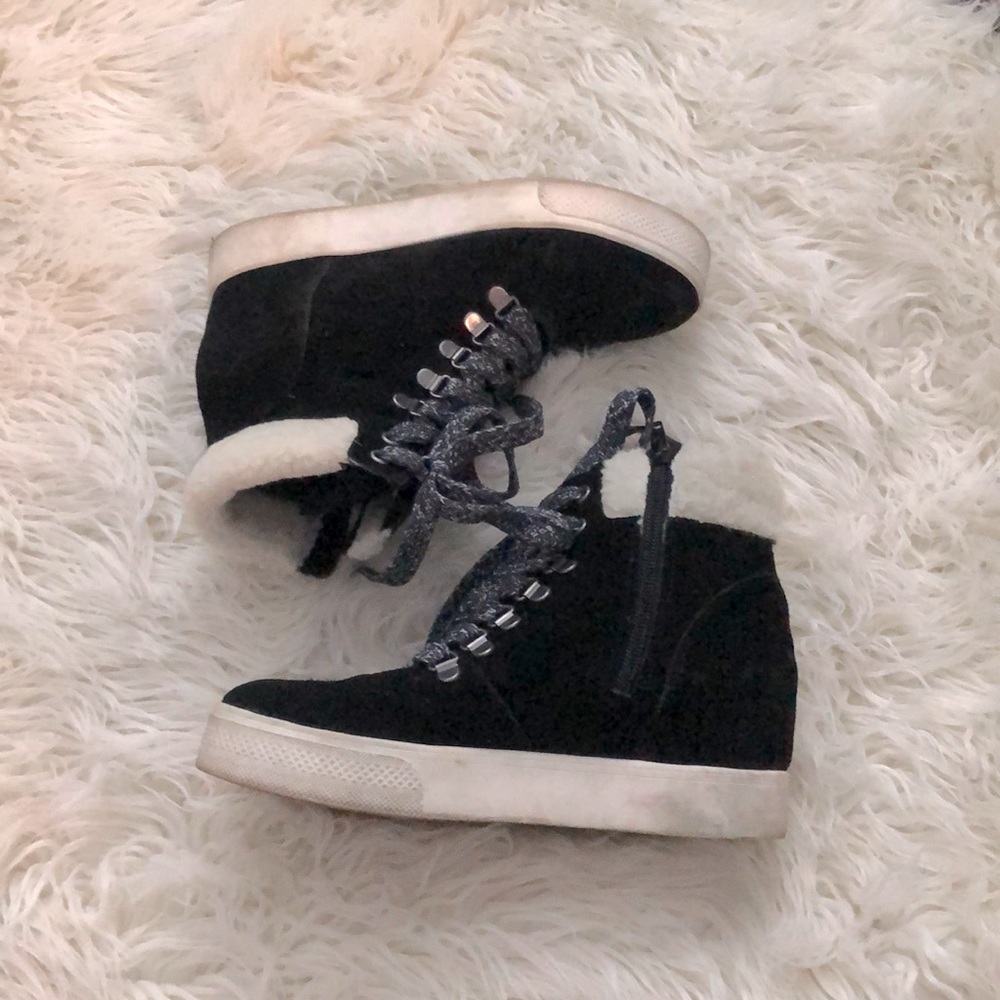 Steve Madden Warner Wedge Faux Shearling Sneaker Bootie In Black Size 7